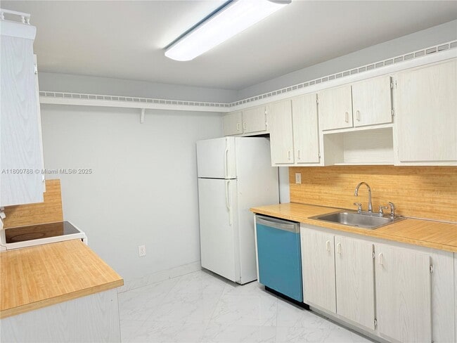 Building Photo - 8208 SW 81st Pl
