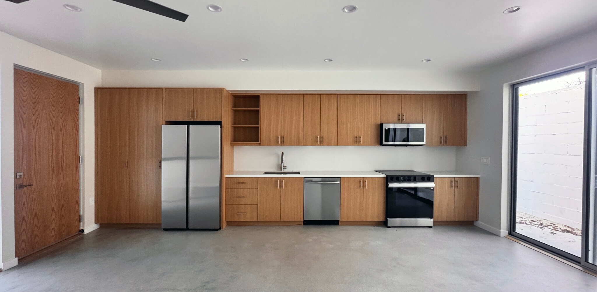 Building Photo - 1210 1/2 Manzanita St