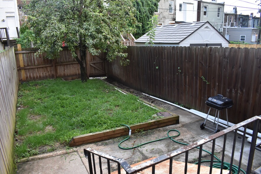 Backyard - 2254 Sidney Ave
