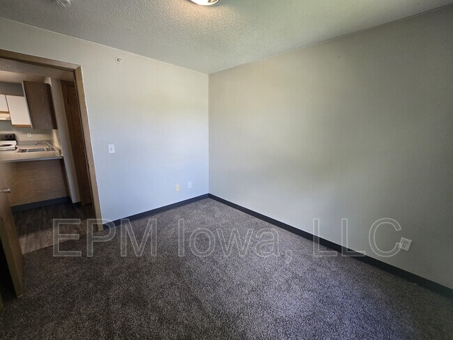 Building Photo - 64 Miller Ave SW