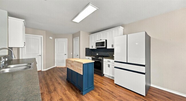 Building Photo - 7224 Crestone Rd