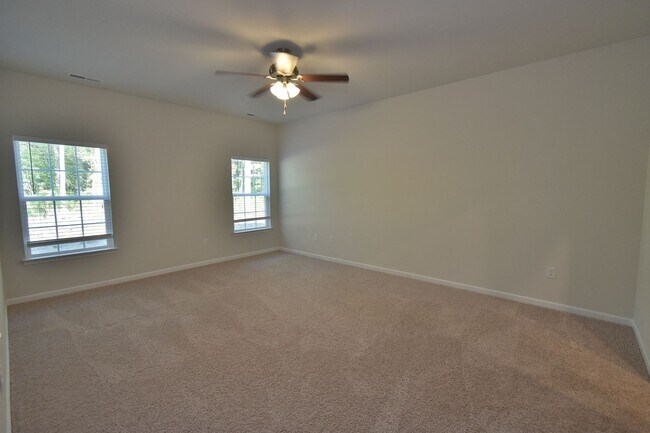 Building Photo - 163 Rosemount