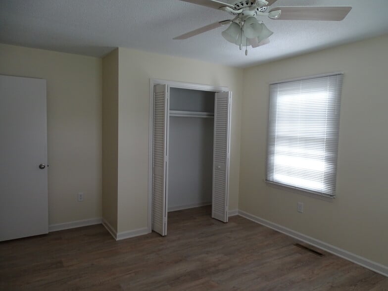 Bedroom 2 - 5694 Claridge Dr