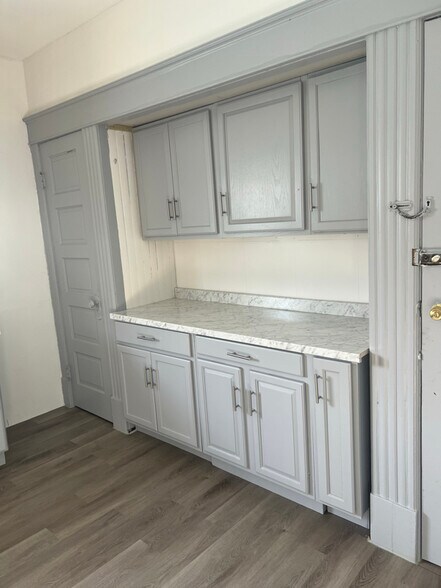 Building Photo - 40 Moselle St