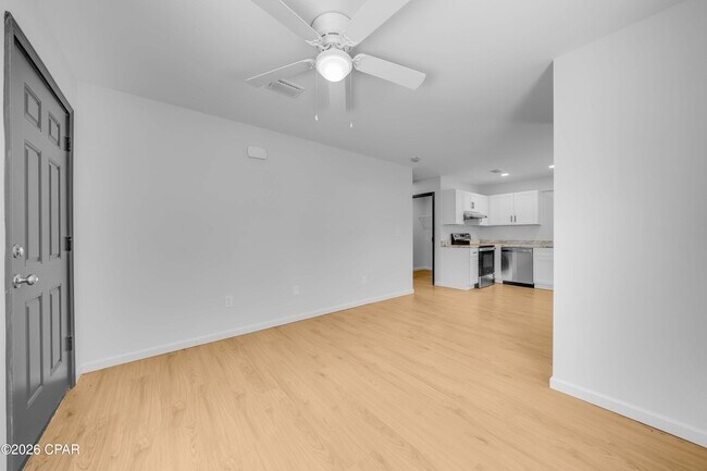 Building Photo - 122 N East Ave