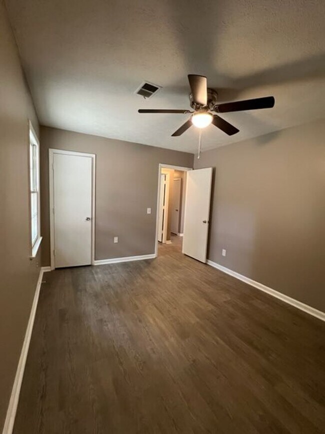 Building Photo - Newly updated 3 Bedroom/2 bath/bonus area ...