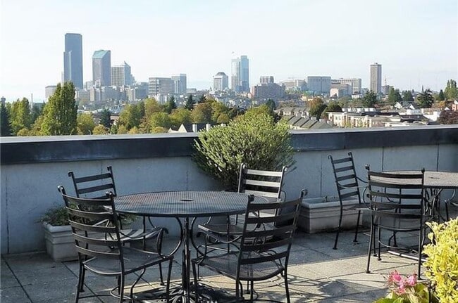 Building Photo - Modern Top-Floor Condo with Stunning Seattle Views