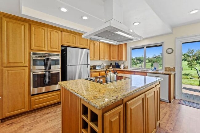 Building Photo - Sweeping Views! Rare and Peaceful 5-home e...