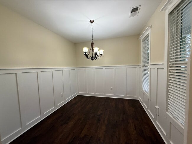 Building Photo - Charming Craftsman Home on Mitchell Bridge...