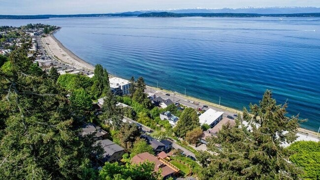 Building Photo - Air Conditioned Pacific Northwest Classic ...