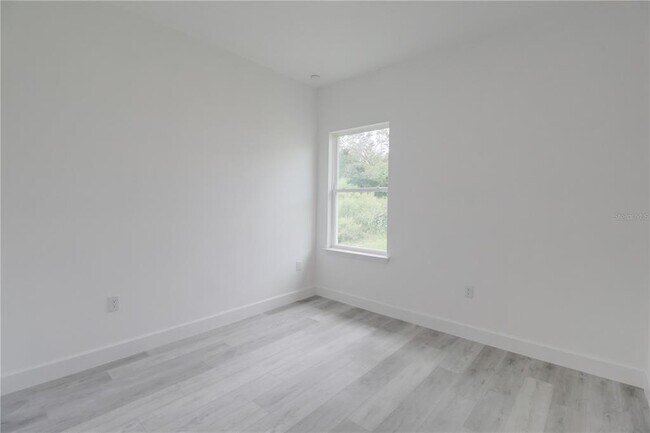 Building Photo - 16816 SW 41st Ave Rd