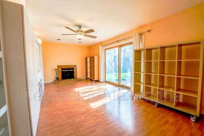 Building Photo - 7123 Red Horse Tavern Ln