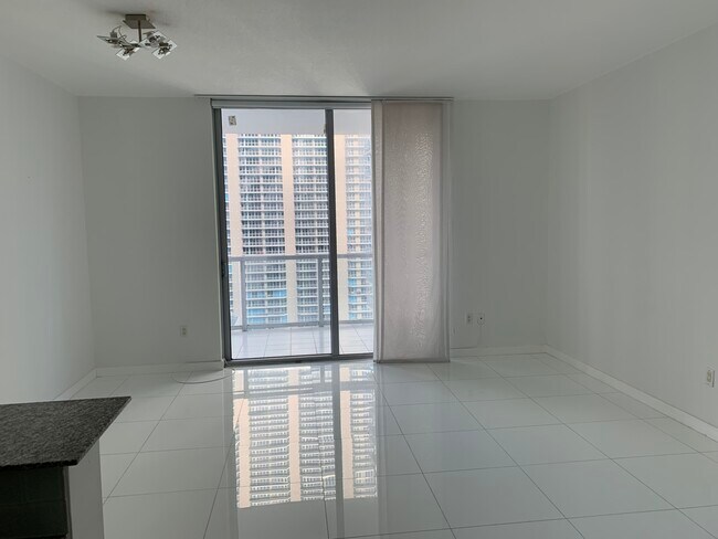 Building Photo - 1050 Brickell Ave