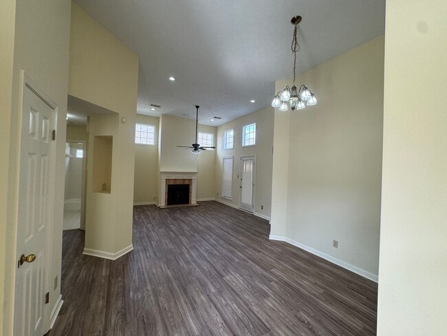 Building Photo - End of Cul-de-sac home