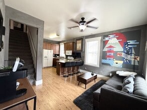 Building Photo - 608 Park St.