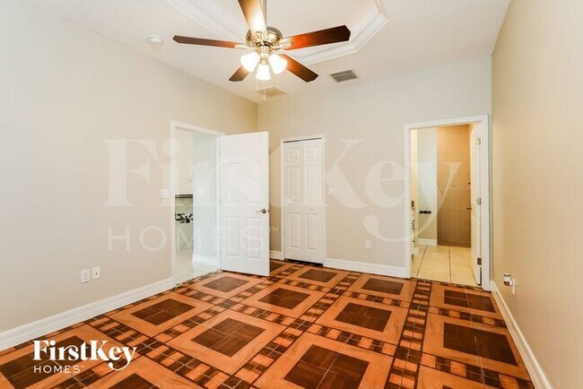 Building Photo - 126 NE 17th Ave