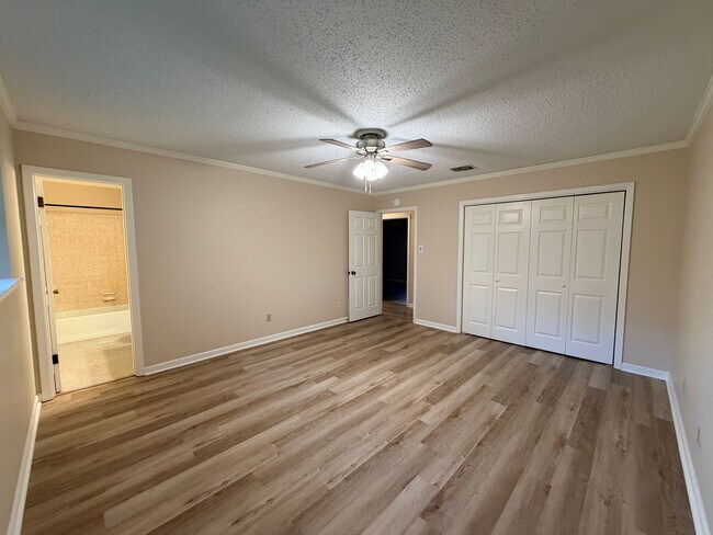 Building Photo - 9103 Dogwood Trail