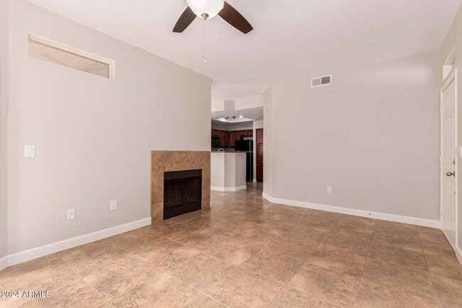 Building Photo - Immaculate Lakewood Community Condo
