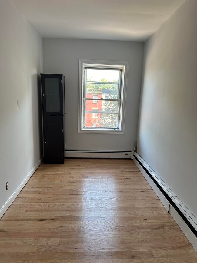 Building Photo - 297 4th St