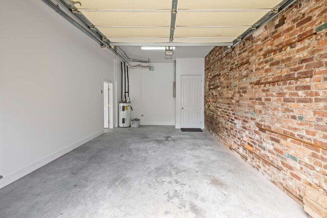 Building Photo - Upscale Historic 3BR/2BA Condo with Rare Garage Parking in the Heart of Downtown Savannah