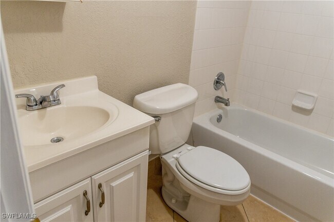 Building Photo - 4627 Bayshore Dr