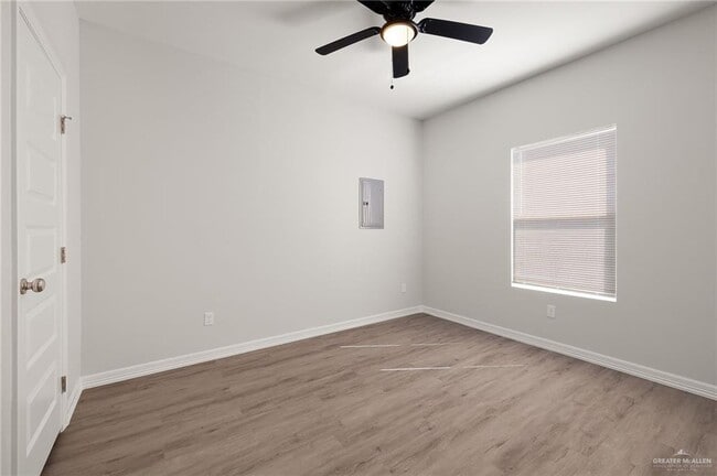 Building Photo - 18 Larkspur Ave