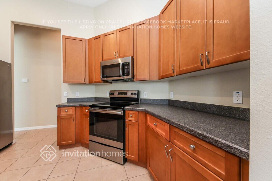 Building Photo - 2856 Majestic Isle Dr
