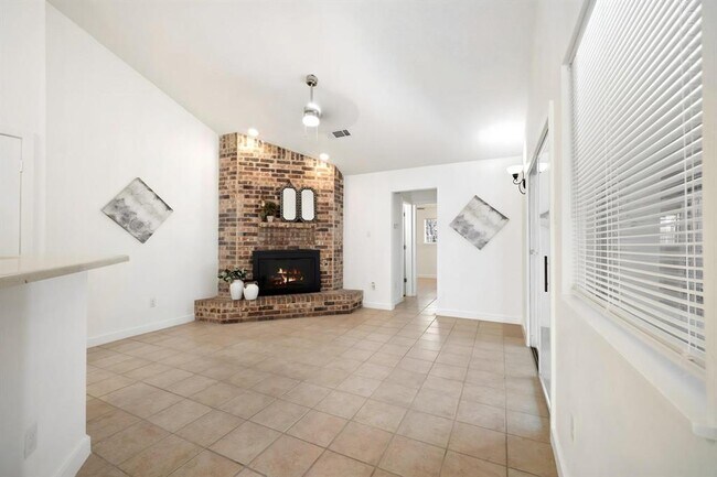 Building Photo - 2614 Howellwood Wy