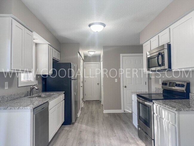 Building Photo - Rent Special $995 for the first 3 months of the lease!! 1.5-bath townhome in Van Meter, complete ...