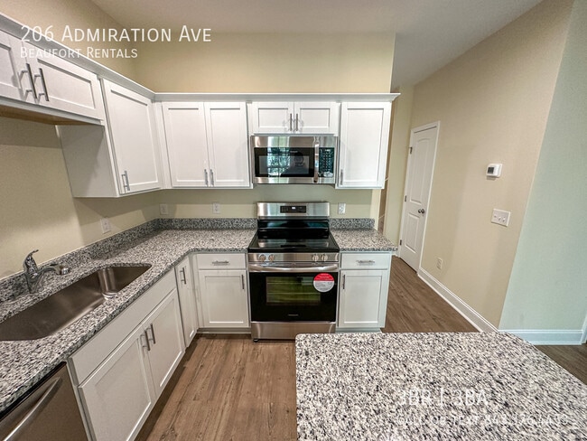 Building Photo - 206 Admiration Ave