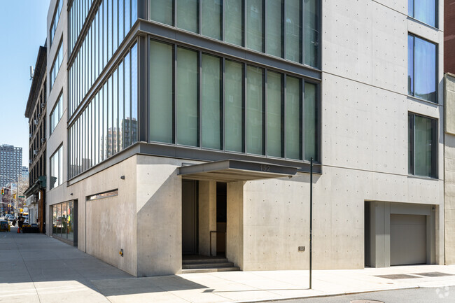 Entrance/Retail Exterior - 152 Elizabeth St