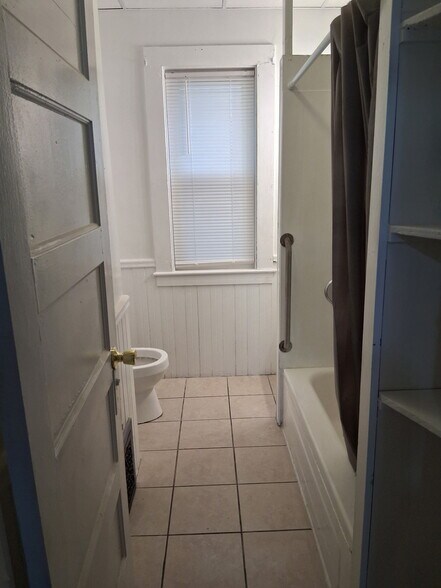 bathroom - 14 Witt St