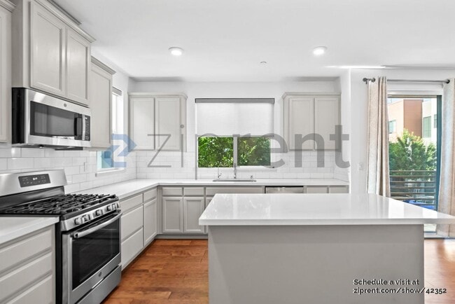Building Photo - 5876 Cadence Ave