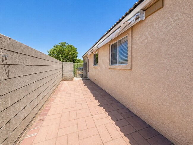 Building Photo - COOL SHADE, COZY LIVING, CONVENIENT LOCATION