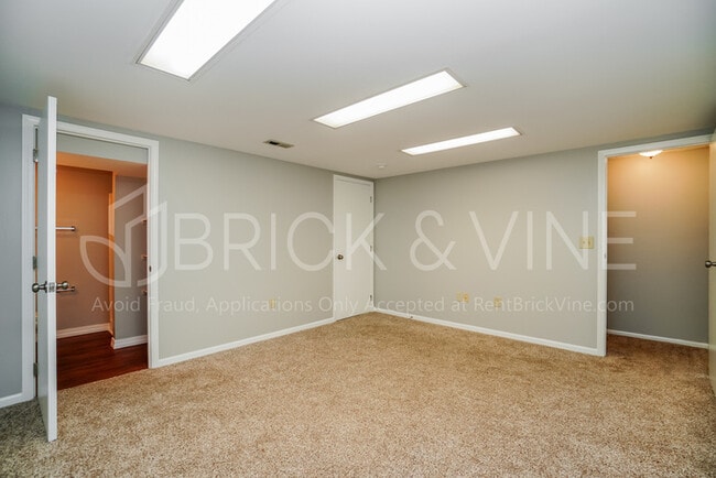 Building Photo - Pet-friendly house featuring fenced-in yard