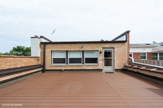 Building Photo - 737 Devon Ave