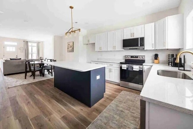 Building Photo - 395 Church St N