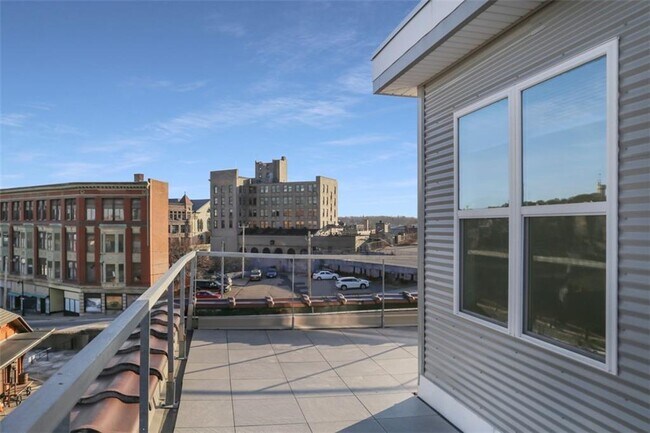 Building Photo - 43 Railroad St