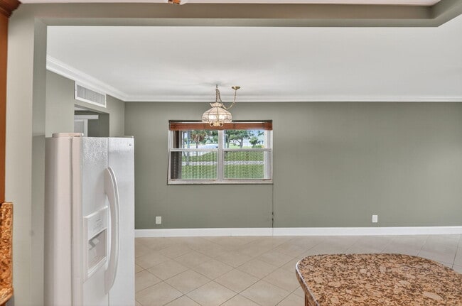 Building Photo - 94 Valencia C