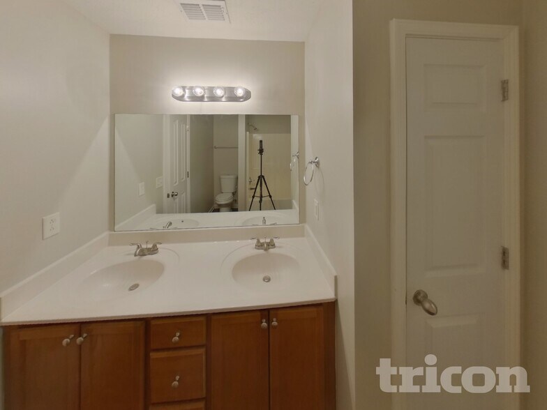 Building Photo - 1535 Ballater Dr