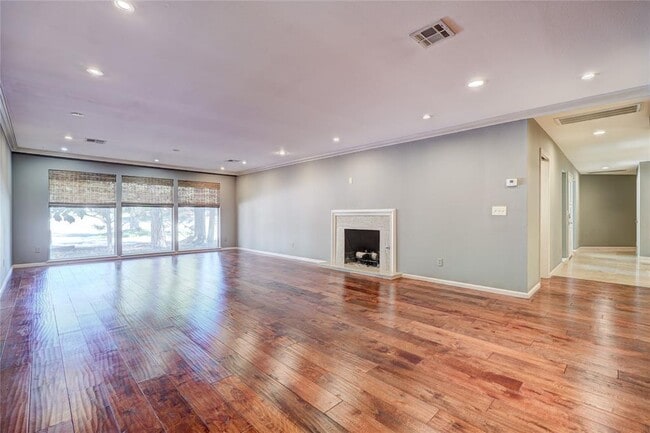 Building Photo - 6325 Glenbrook Ct