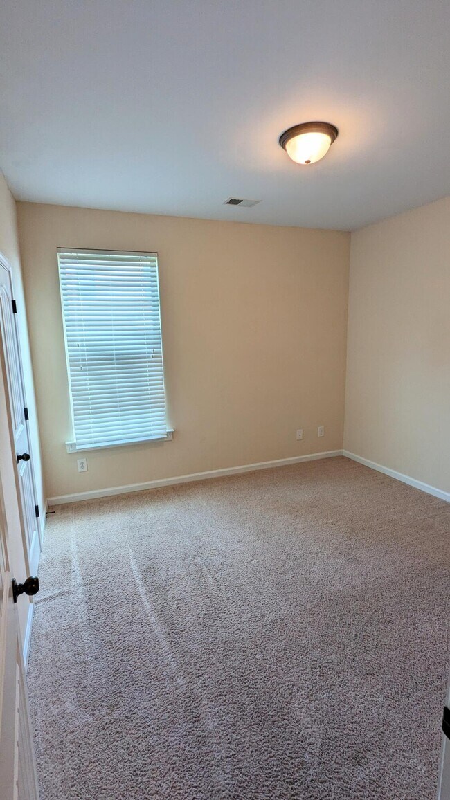 Building Photo - 718 Erika Ln