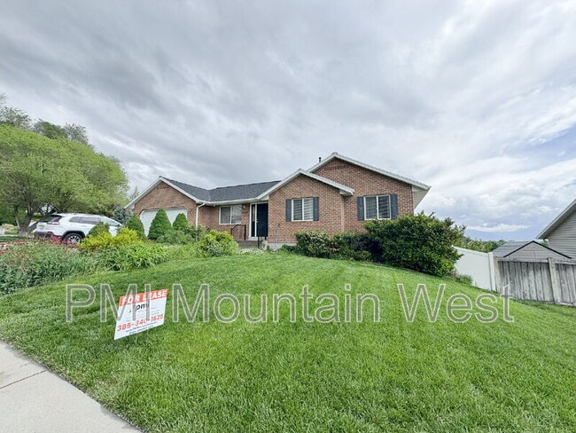 Building Photo - 484 E 900 N