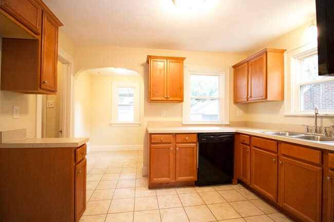 Building Photo - 2151 W Sylvania Ave