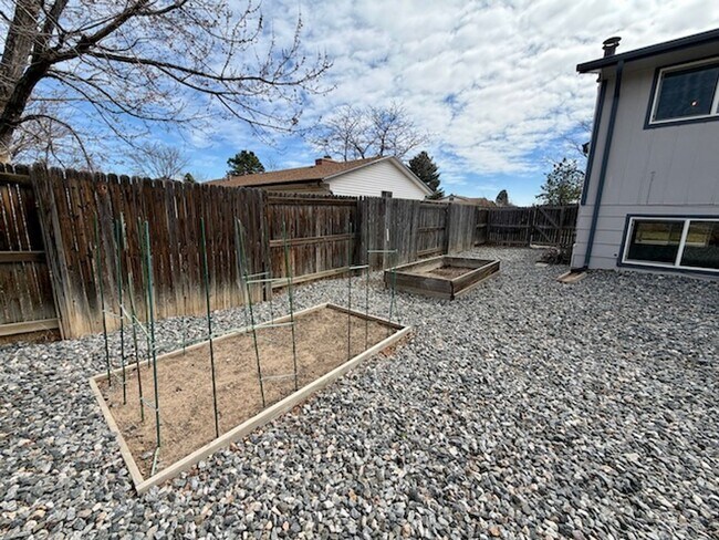 Building Photo - Acres Green Beauty