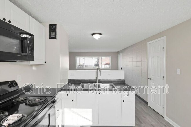 Building Photo - 3605 Cushing Dr