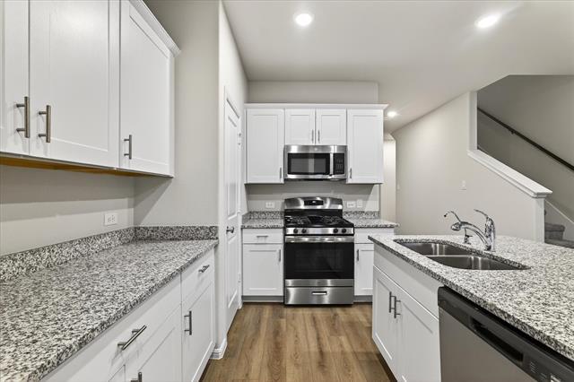 Building Photo - 431 Wydown Dr