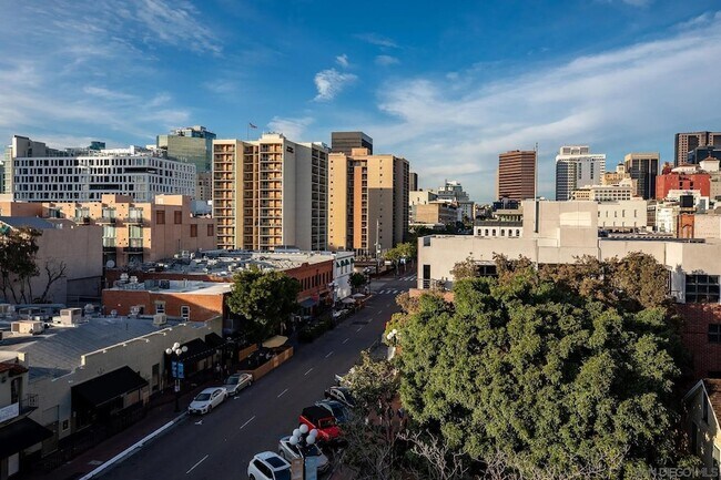 Building Photo - 445 Island Ave