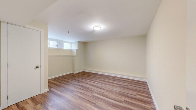 Building Photo - 1627 Clay St