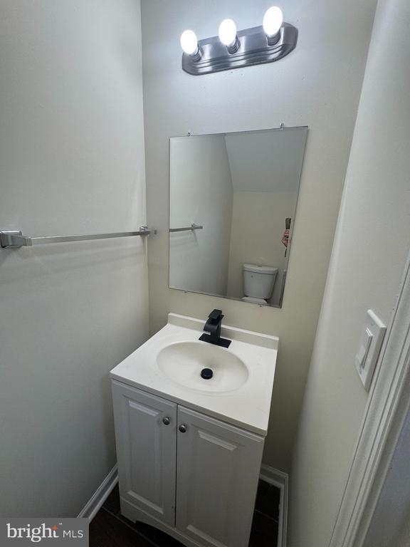 Building Photo - 6007 Rose Bay Dr